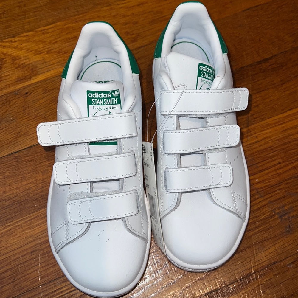 ICONIC STAN SMITH SHOES FOR LITTLE FEET.